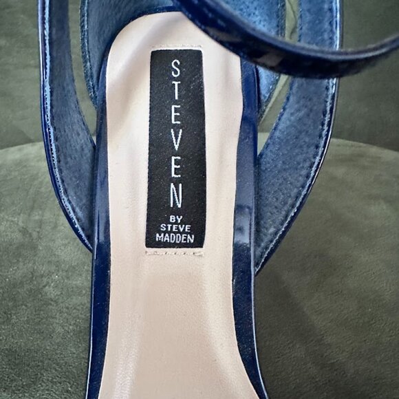 Steve Madden Patent Leather 'Rebeca' Heel - Picture 6 of 9